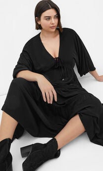 Devine Beauty Dress - black