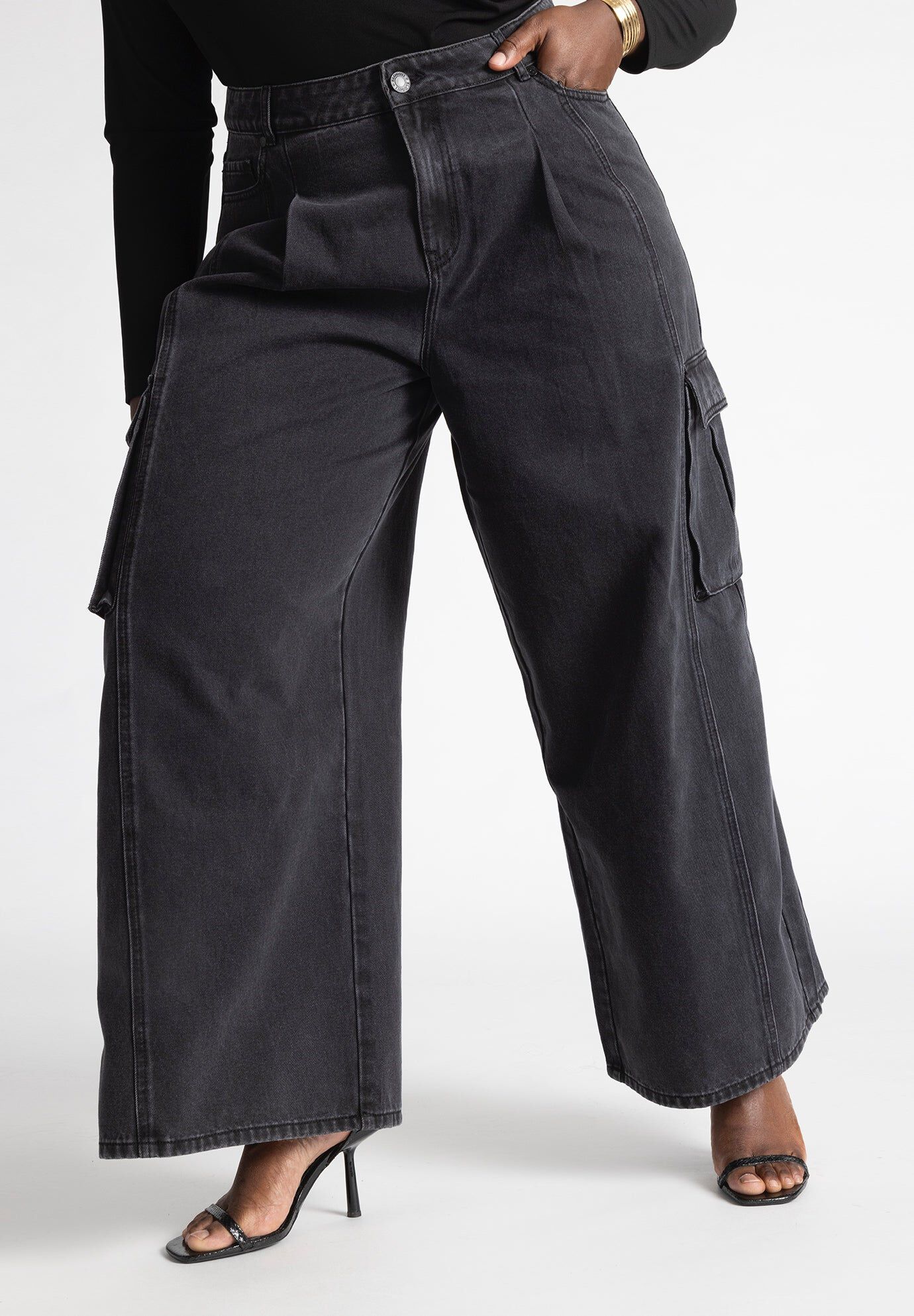 Plus Size Black Cargo Pants | ELOQUII
