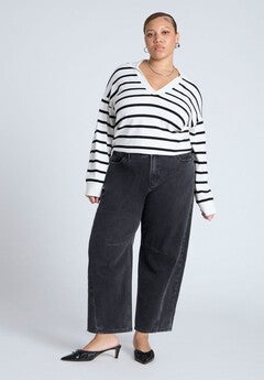 Dart Detail Barrel Leg Jean