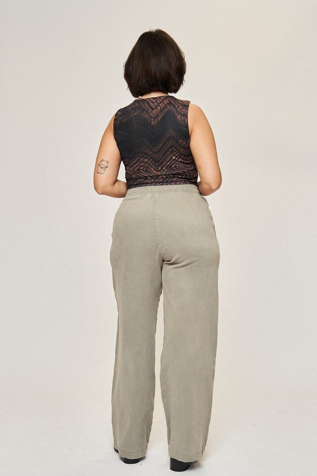 Maya Cotton Tencel Ease Pant, Soft Olive / Olive Green, alternate image number 2