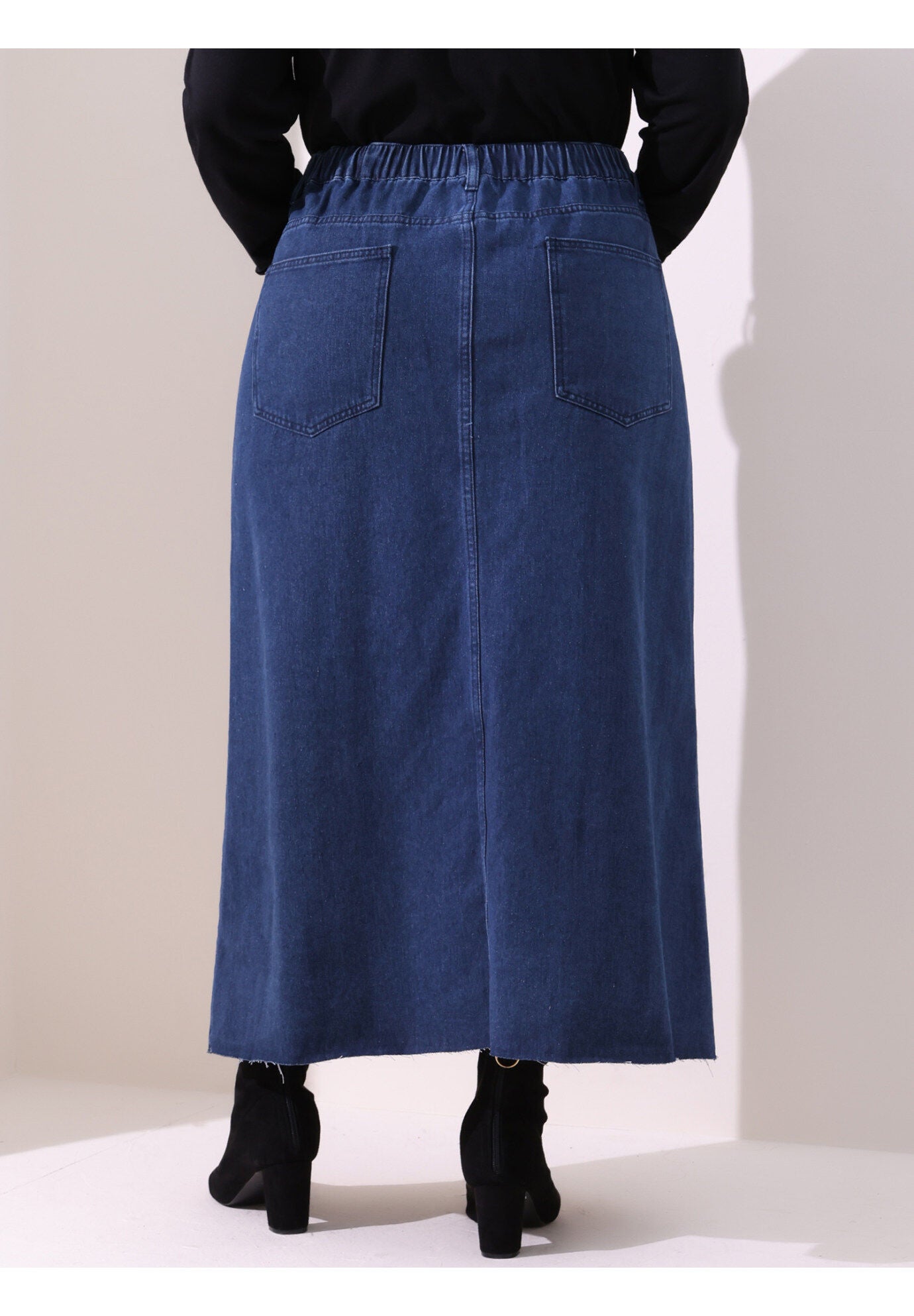 Denim Frayed Raw Hem High Waist Front Slit Long Jean Maxi Skirt, Dark Blue / Navy, alternate image number 3