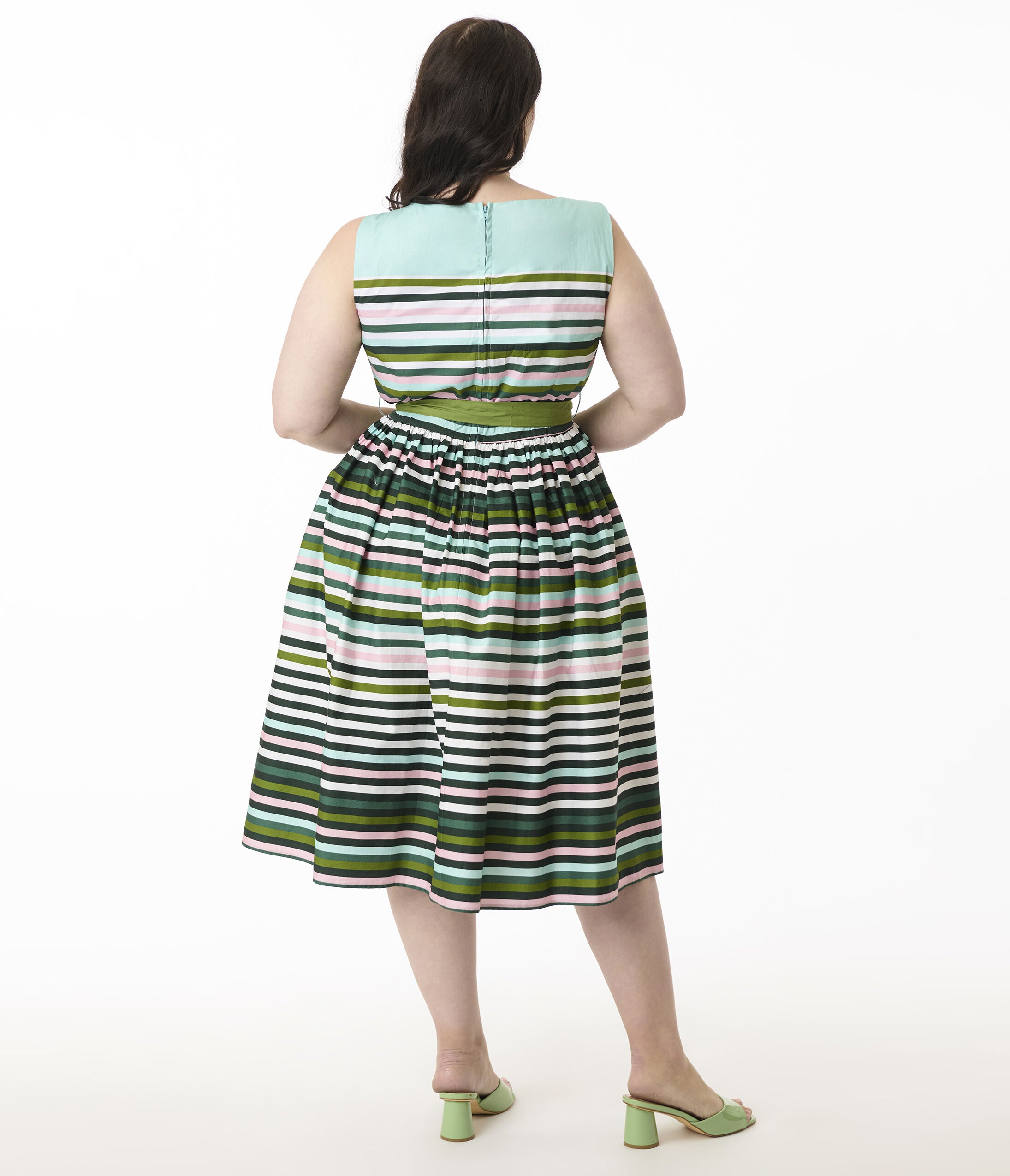 Unique Vintage Plus Size 1950s White & Pink Rose Floral Sleeveless Cotton Swing Dress, Kelly Green / Kelly Green, alternate image number 2