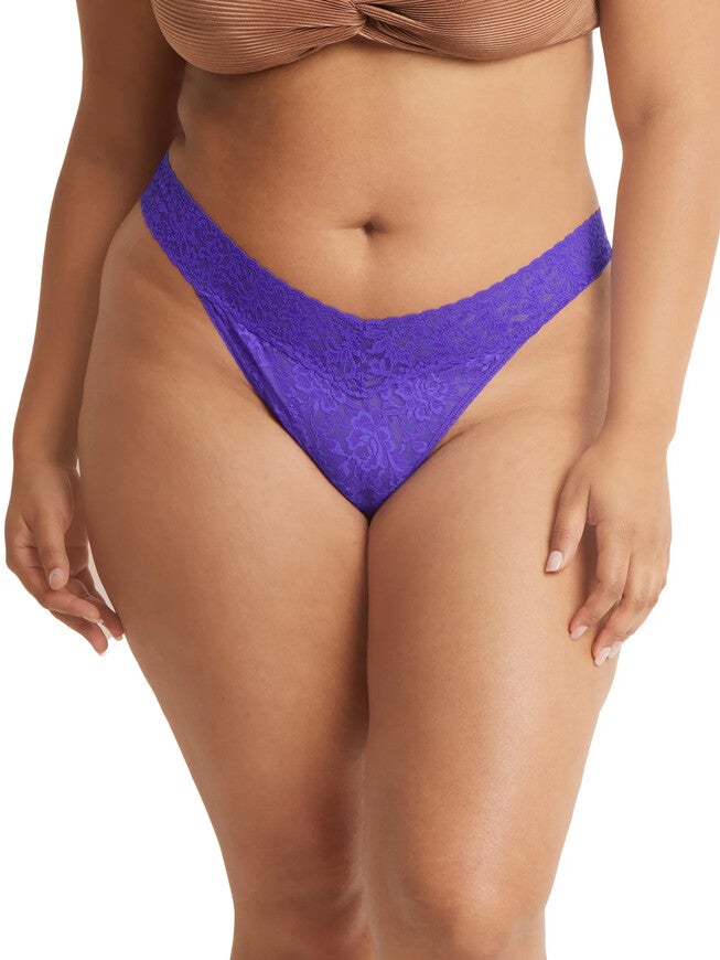 SIGNATURE LACE PLUS THONG, MAJPMAJESTIC PURPLE / Purple, alternate image number 2