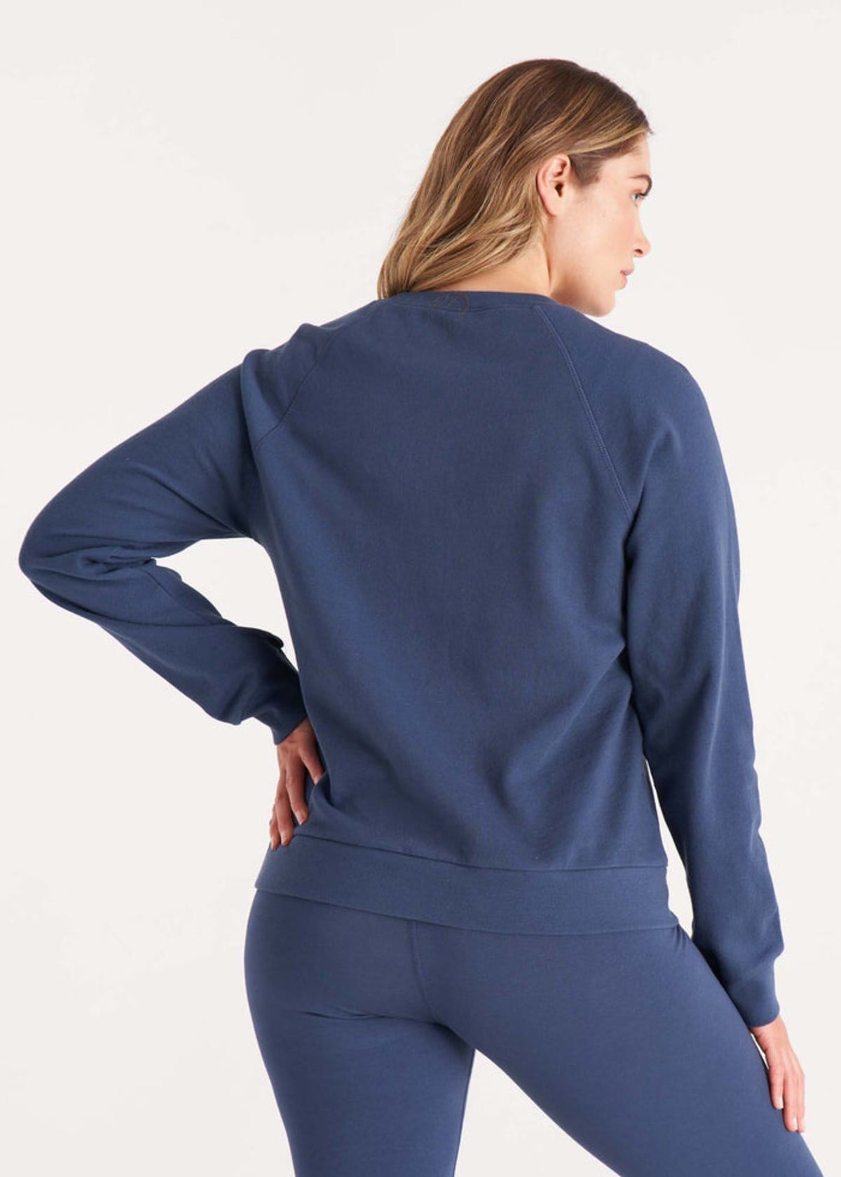 The Raglan Sweatshirt, Midnight / Navy, alternate image number 2