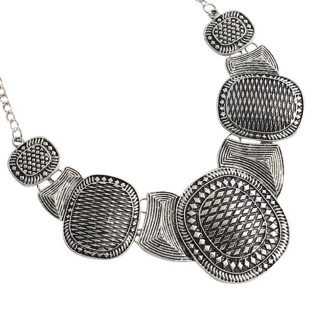 SOHI Women's Textured Statement Necklace, Silver / Silver, alternate image number null