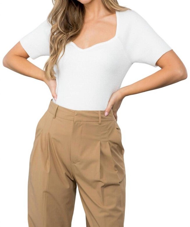SWEETHEART NECKLINE SHORT SLEEVE TOP IN WHITE, White / White, alternate image number null