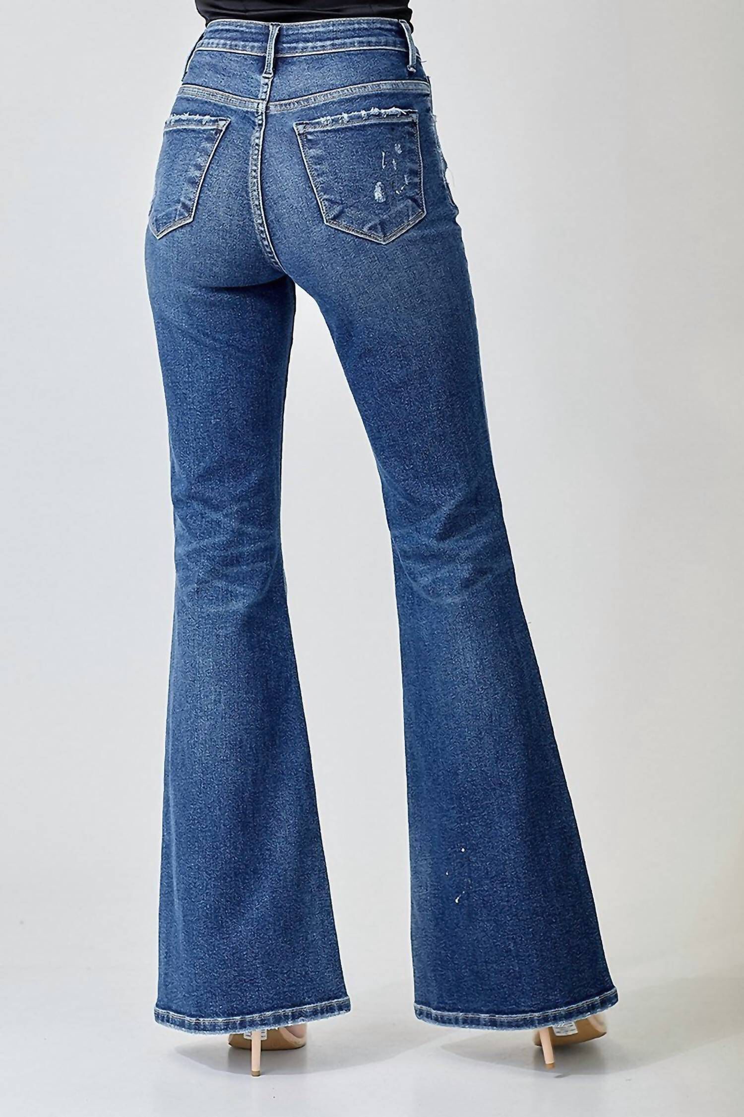 HIGH RISE ZIG-ZAG STICHED DETAIL FLARE JEAN IN DARK WASH | Dia & Co