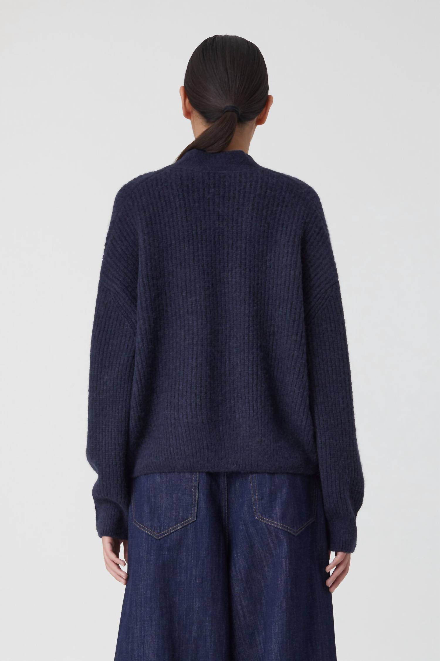 V-NECK CARDIGAN IN DARK NIGHT, , alternate image number 6
