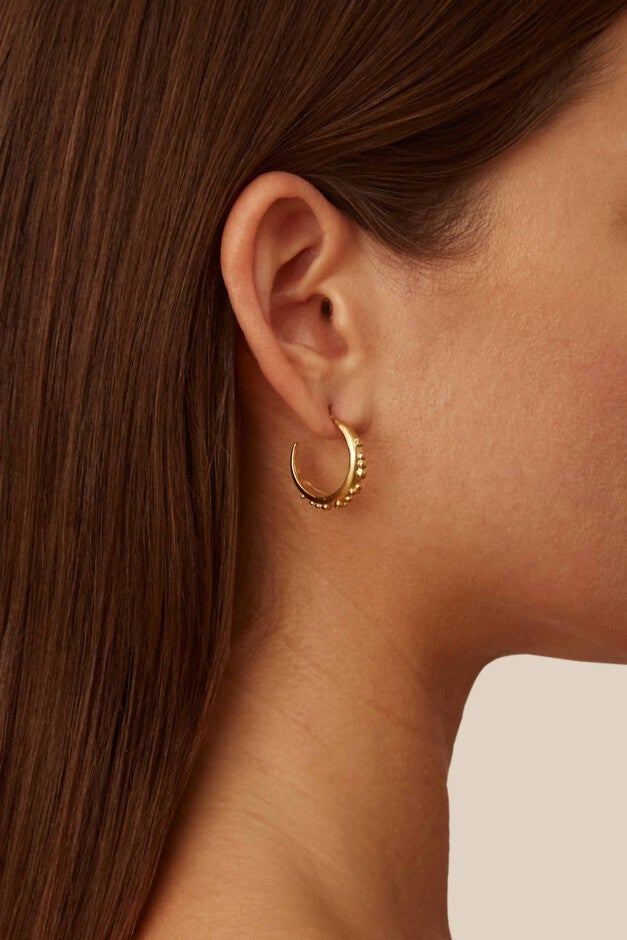 DOTTED HOOP EARRINGS IN GOLD, , alternate image number null