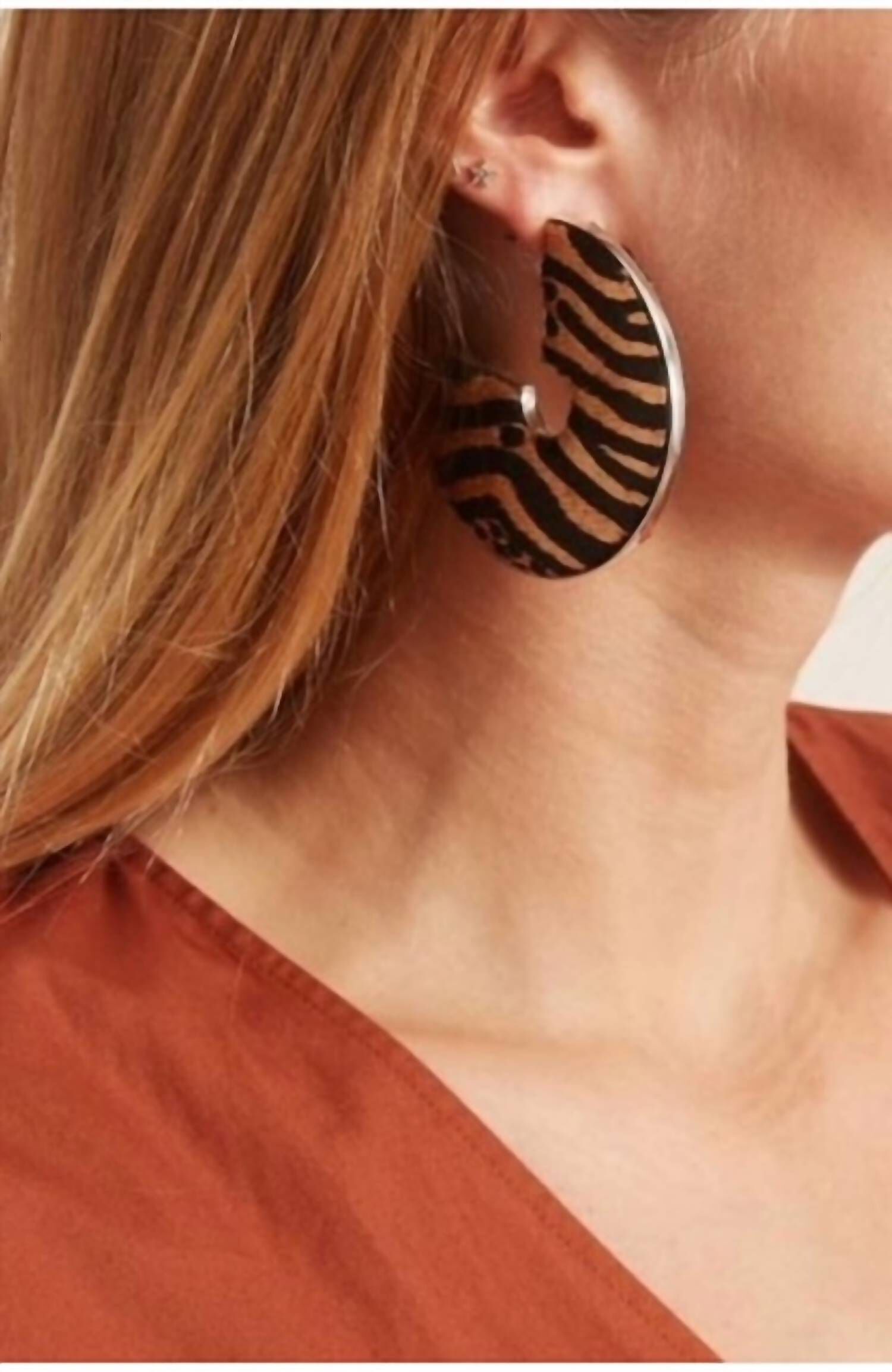 ANIMAL MEGA HOOP IN NUDE ZEBRA, , alternate image number 3