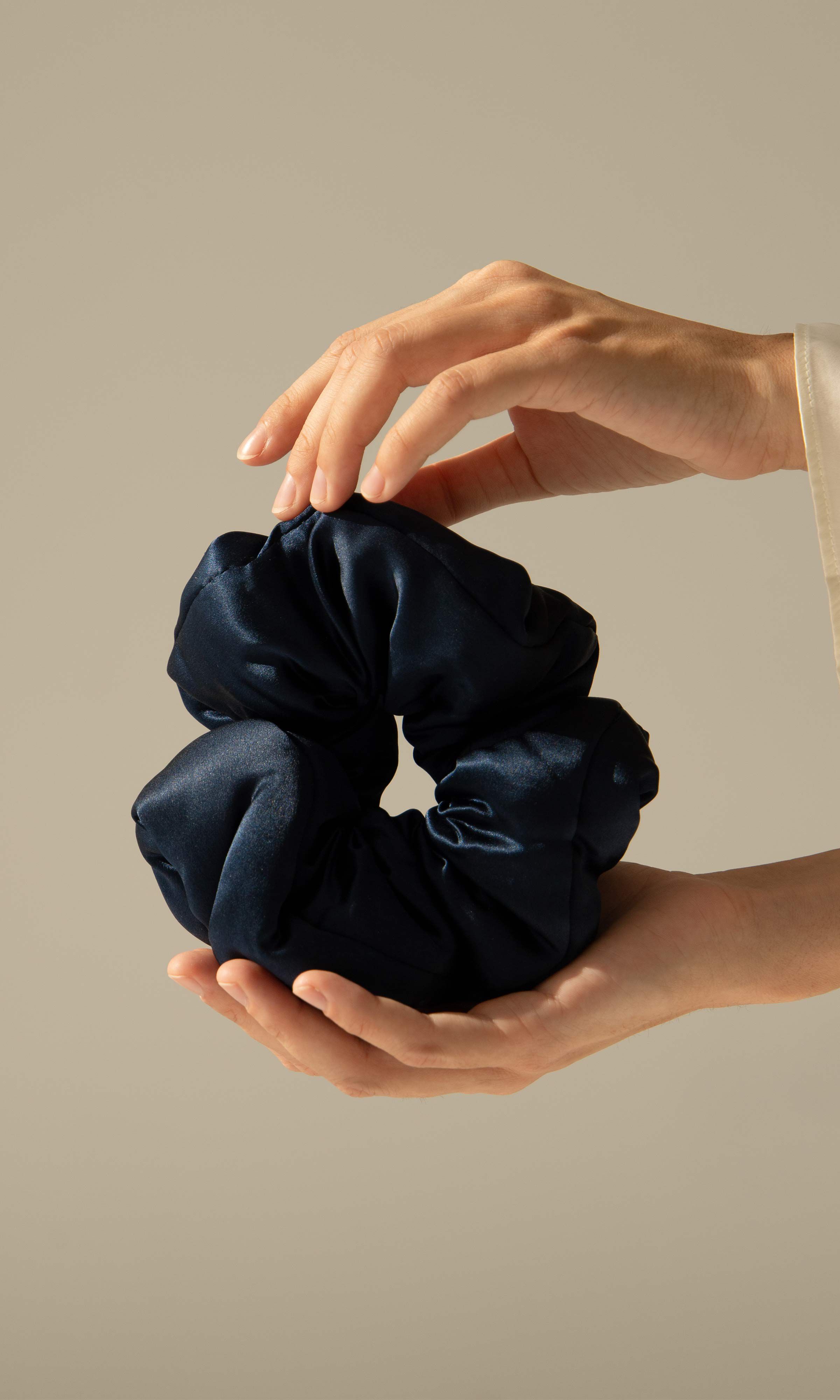 Padded XXL Scrunchie, Midnight Blue / Navy, alternate image number 2