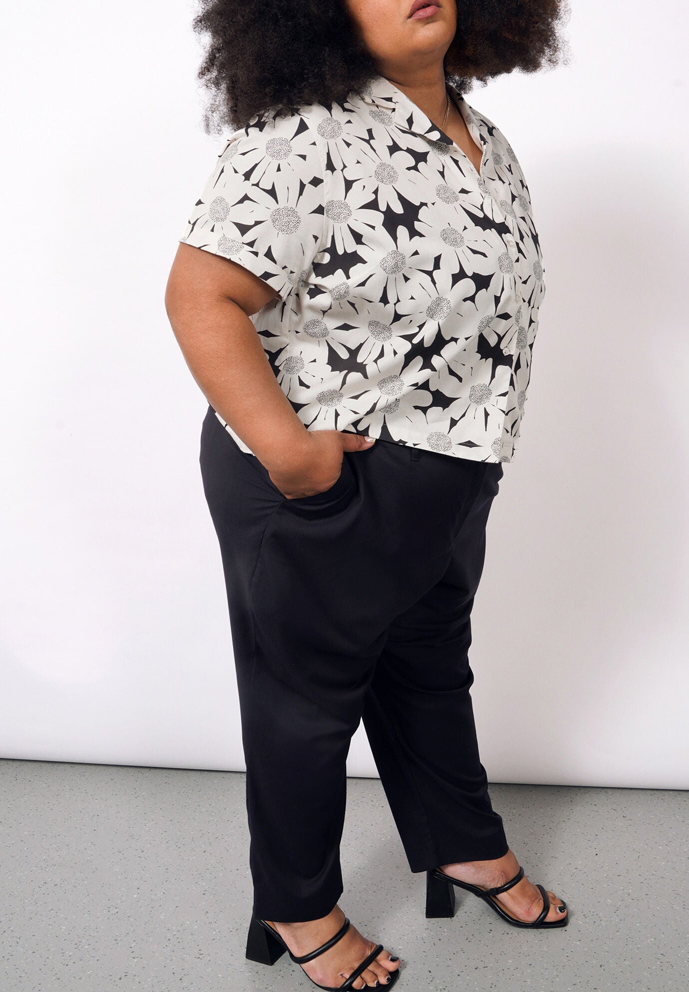 The Everyday Camp Button Up, SKETCHY DAISY WHITE BLACK / White, alternate image number 1