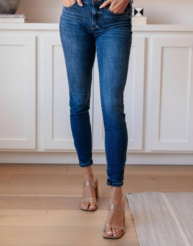 MID-RISE SKINNY JEANS, Dark Wash / Dark Wash, alternate image number null