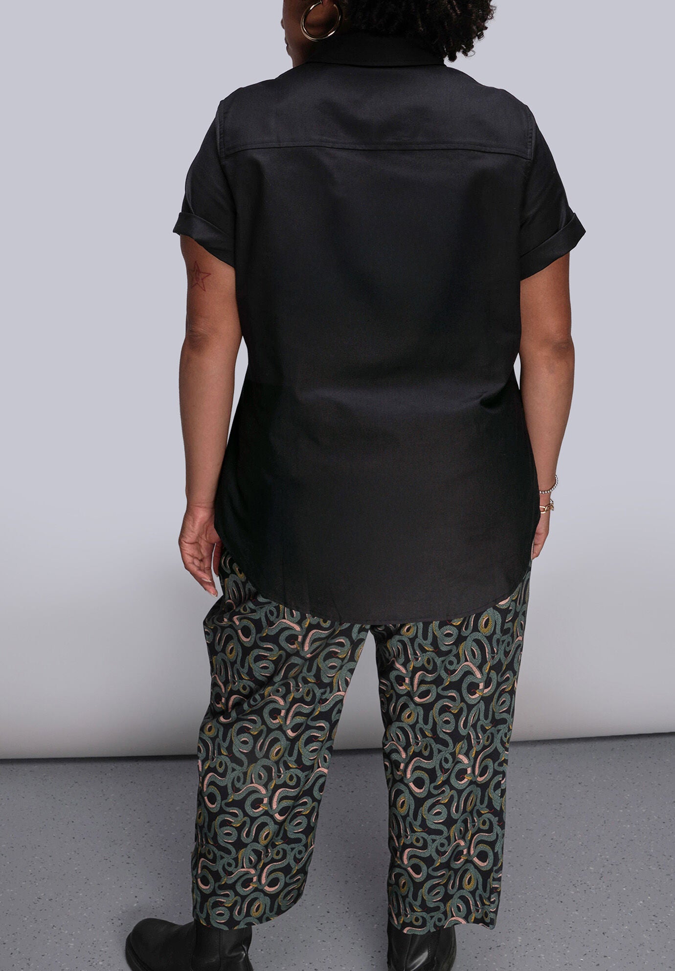 The Essential Oxford Button Up, BLACK / Black, alternate image number 2