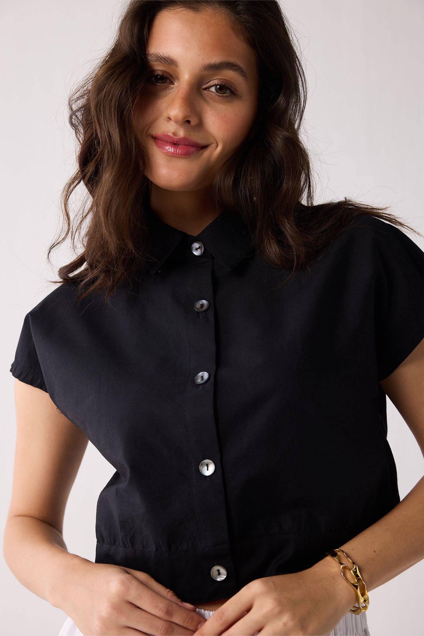 Oversized Crop Shirt in Black, Black / Black, alternate image number 4