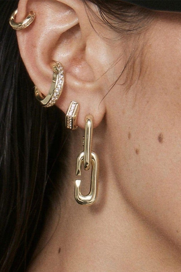 ION HUGGIE HOOP EARRINGS IN GOLD/CLEAR, , alternate image number null