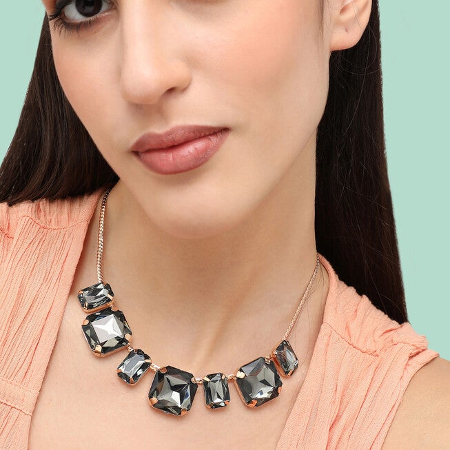 SOHI Women's Crystal Collar Necklace, Black / Black, alternate image number null