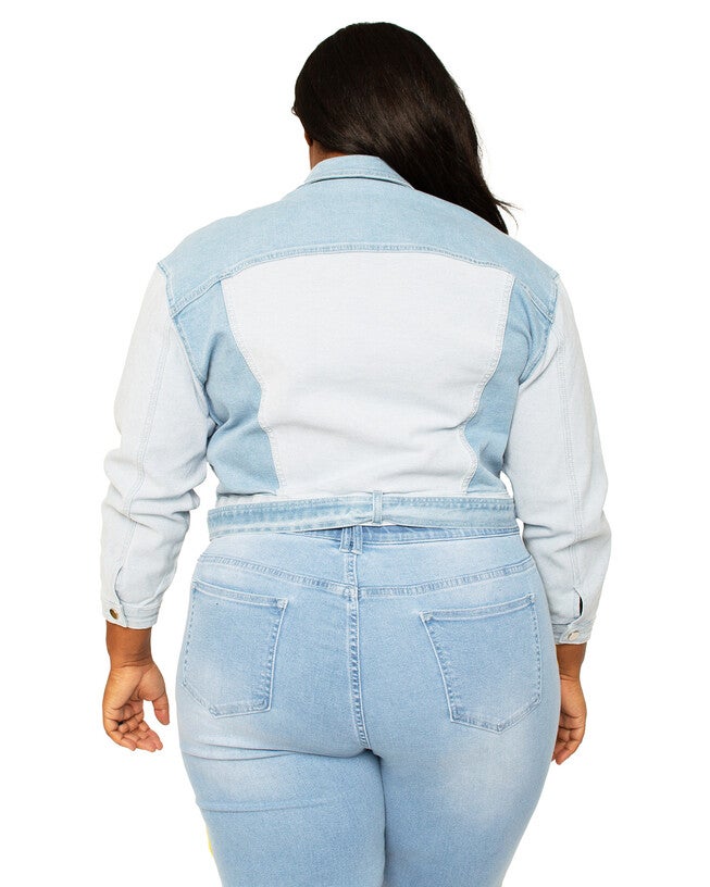 Shay Women's Plus Size Belted Dual Shade Denim Cocoon Trucker Jacket, , alternate image number 4