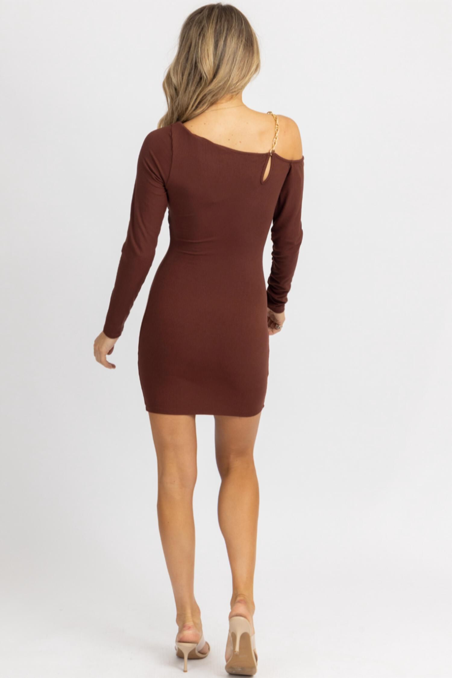 ASYMMETRICAL CHAIN TRIM MINI DRESS IN BROWNIE, Brownie / Brown, alternate image number 4