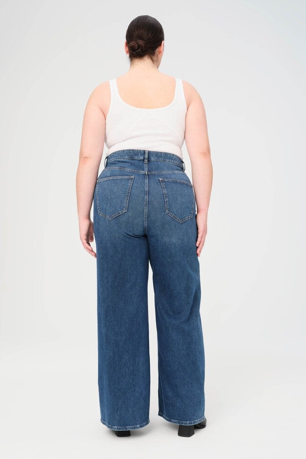 NCE PLUS - RELAXED WIDE LEG JEANS | BLUE EYED, BLUE EYED / Dark Wash, alternate image number 3