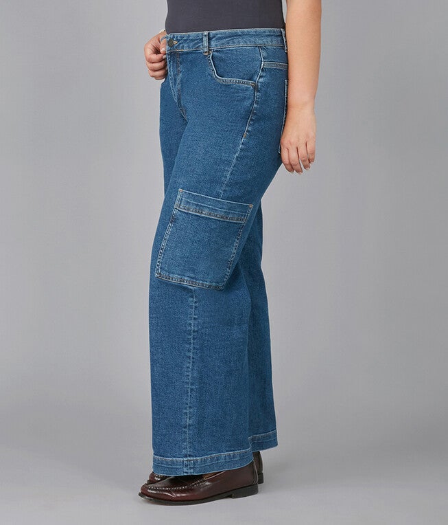 Women's PHEONIX-SPH Mid Rise Cargo Jeans, Sapphire / Royal Blue, alternate image number 2