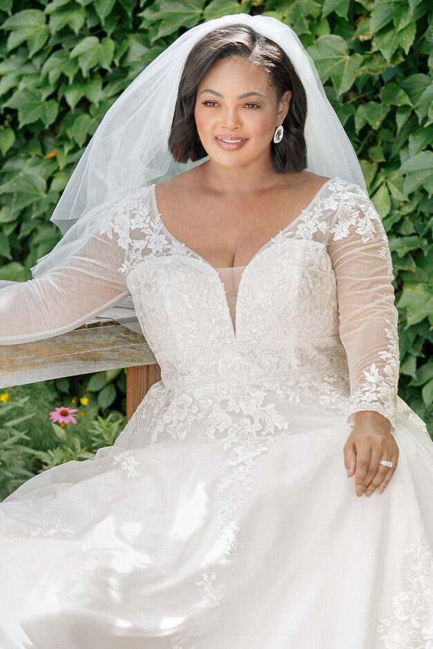 Esmeralda Wedding Dress, Ivory / Ivory, alternate image number null
