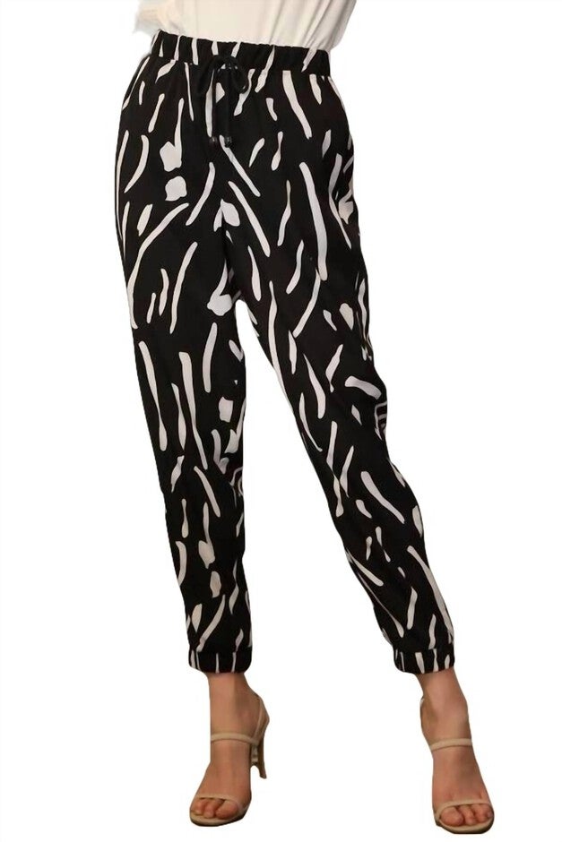 Foster Jogger in Black/White, BlackWhite / Black, hi-res image number 0