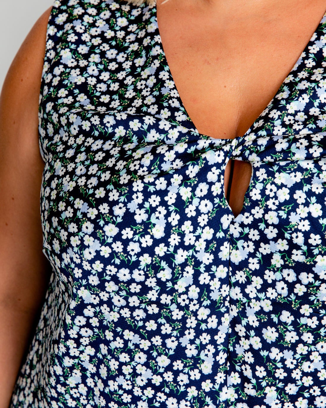 Mara Twist Top, , alternate image number 9