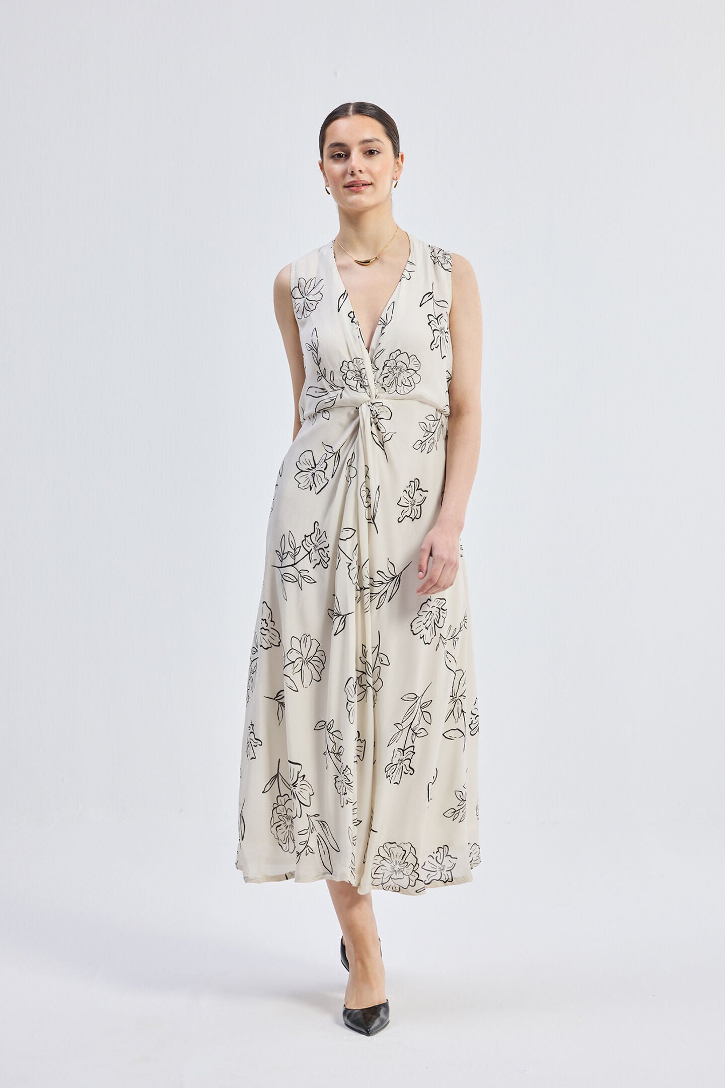 Front Twist Maxi dress in Black Florals, Flowers in the wind / Ivory, alternate image number 6