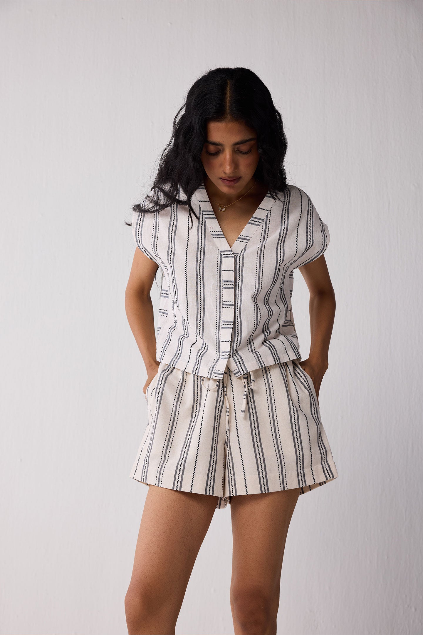 Regular Drawstring Shorts in Stripes, Linear Canvas / Cream, alternate image number 4