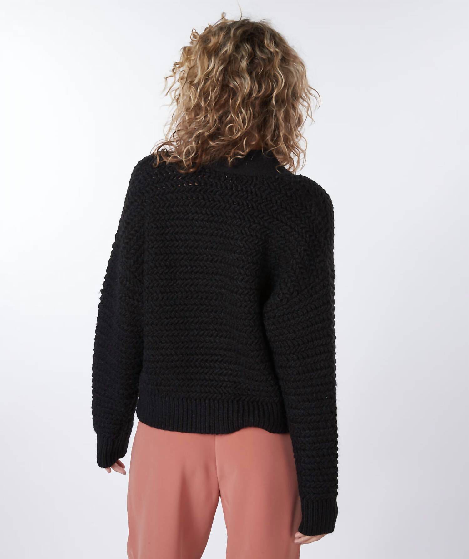 SHORT ZZ KNIT CARDIGAN IN BLACK, , alternate image number 4