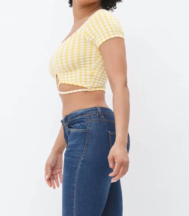 BOTTOM FRONT CUT OUT PLAID PRINT SHORT SLEEVE CROP TOP IN YELLOW AND WHITE, , alternate image number null