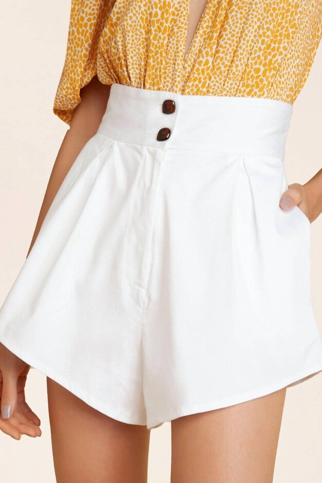 Solid Pleated Short In White, , alternate image number null