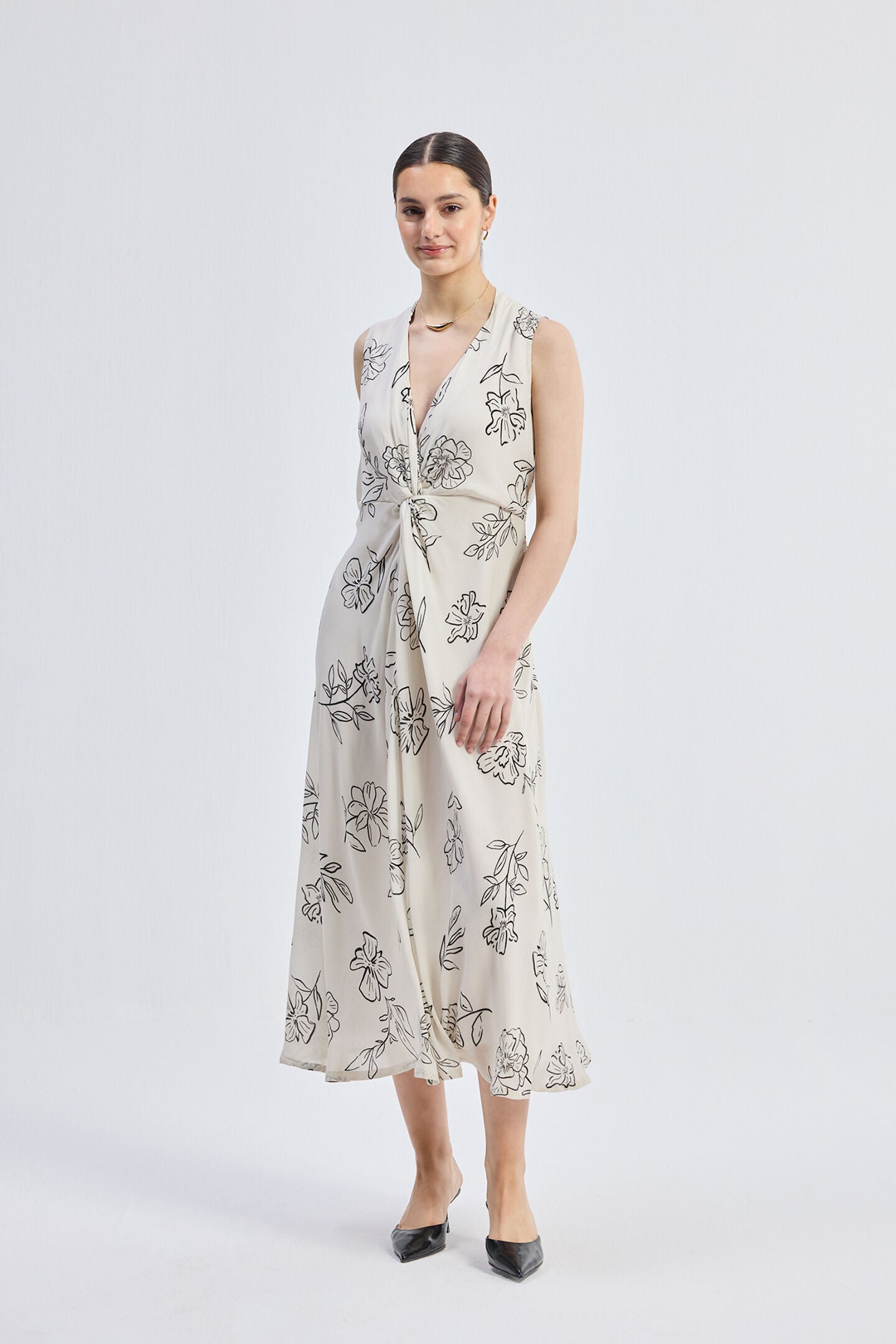Front Twist Maxi dress in Black Florals, Flowers in the wind / Ivory, hi-res image number 0