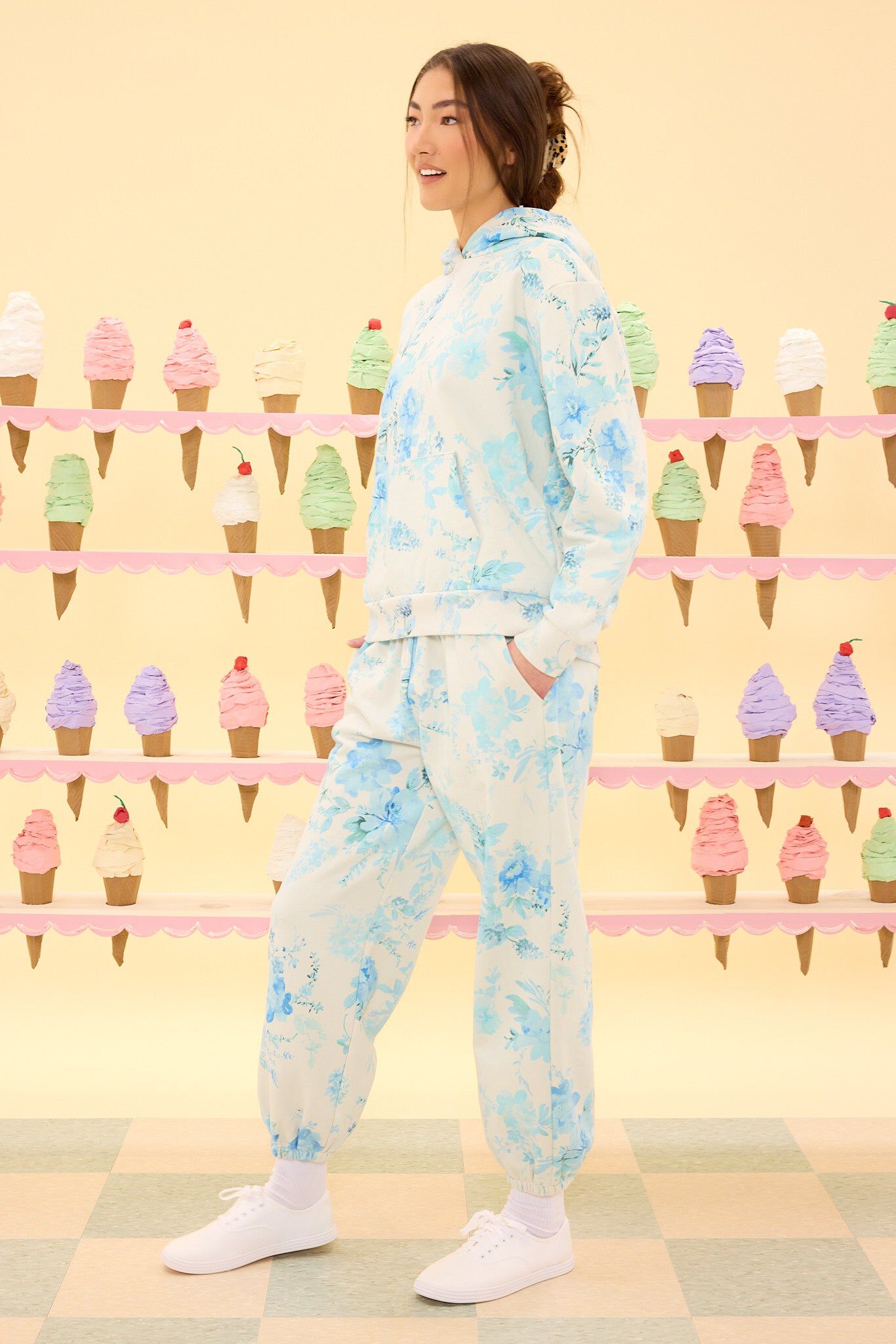 Kian Jogger Sweatpants, Blue Aquarelle Fleur / Light Blue, alternate image number 4