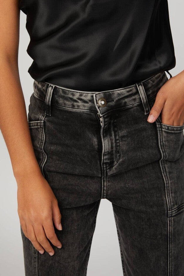 LARA CROFT JEANS IN WASHED DARK GREY, , alternate image number 7