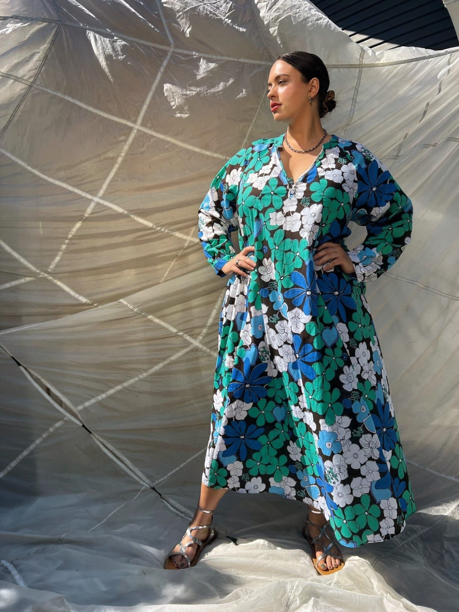 Denni Weekend Dress, 60s floral / Kelly Green, alternate image number 2