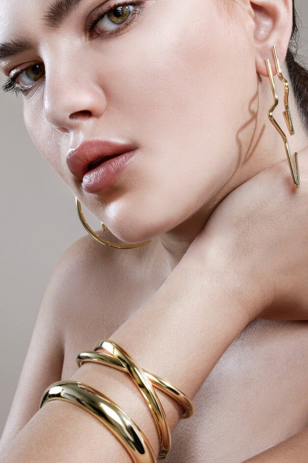 Medium 1/2 Star Earrings Gold, , alternate image number null