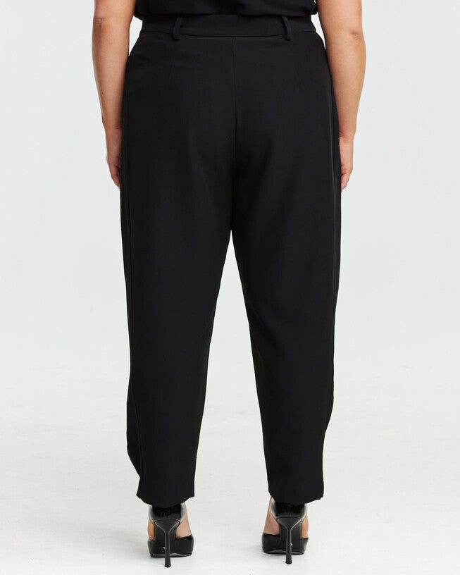 Salma Pant, , alternate image number null