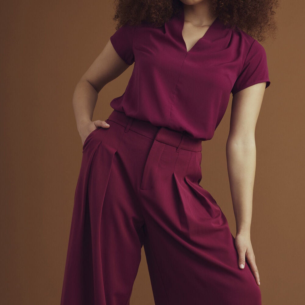 Universal Standard Womens Plus Better-Than-Silk V-Neck Top, Goji berry / Purple, alternate image number 1