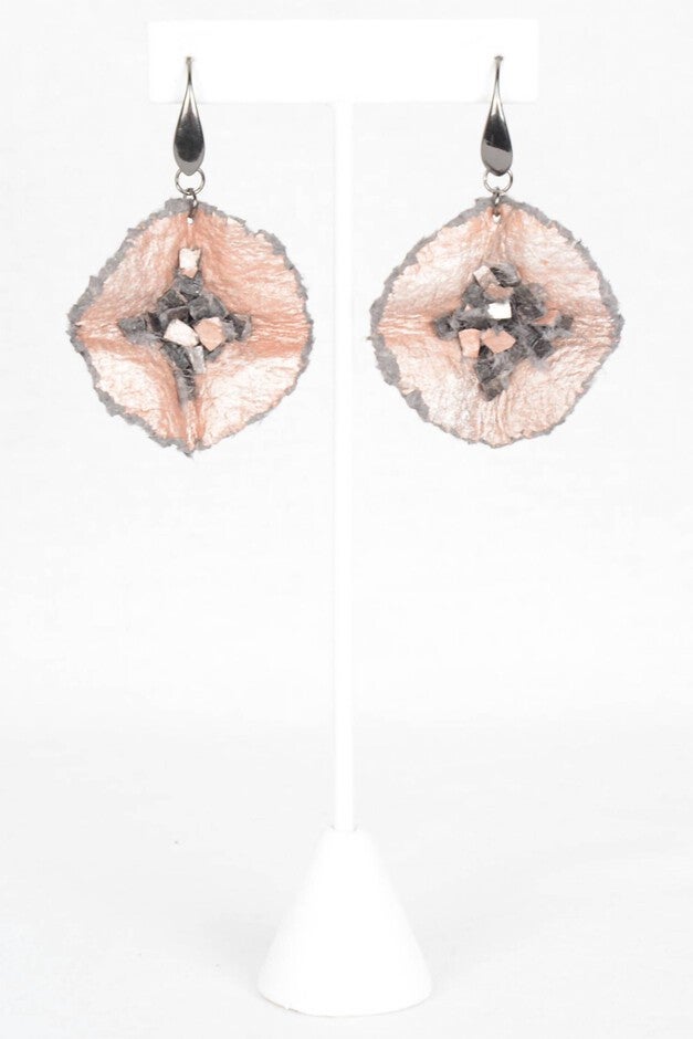 BLOOM SINGLE EARRINGS IN PEACH, Peach / Gold, hi-res image number null