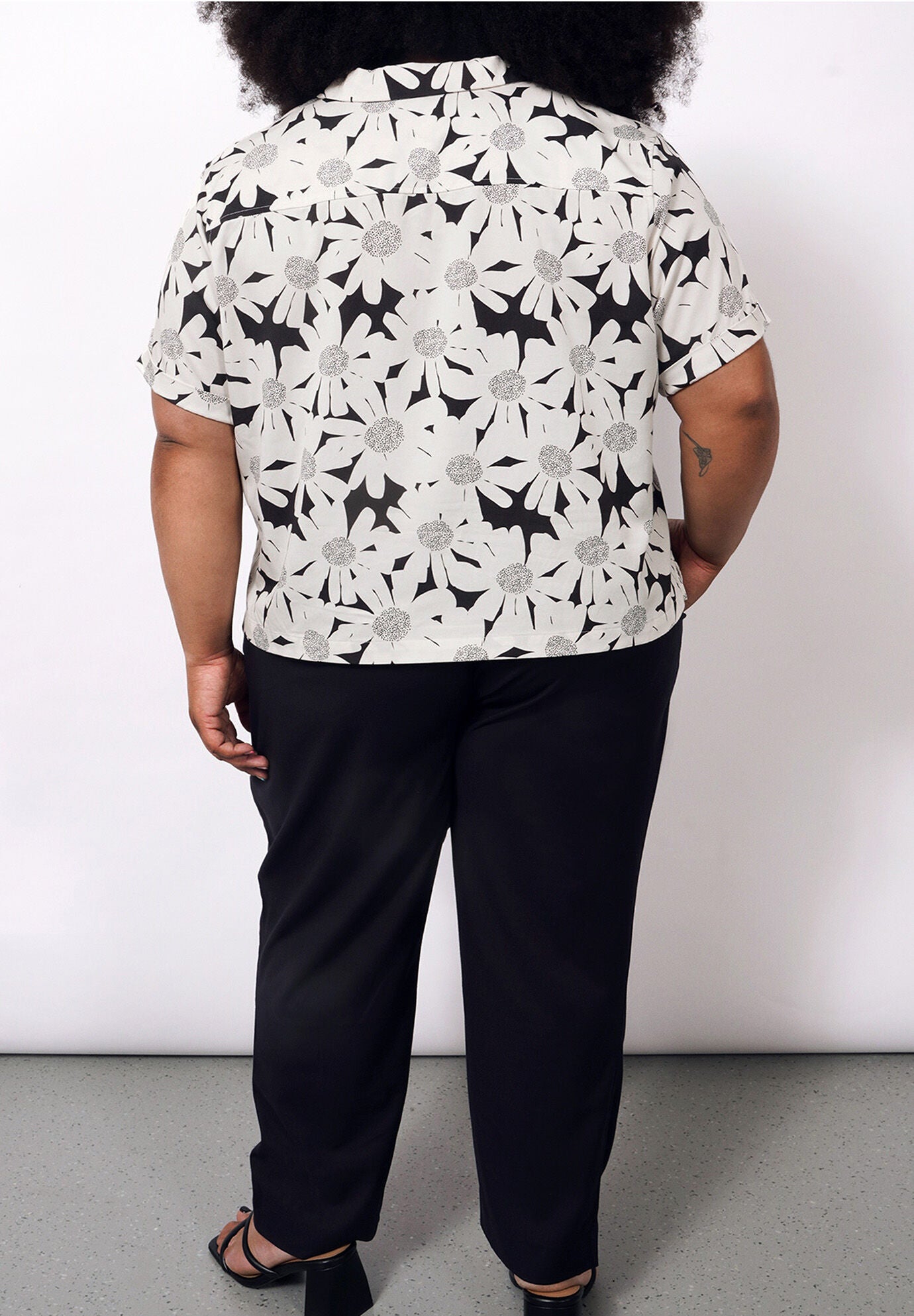 The Everyday Camp Button Up, SKETCHY DAISY WHITE BLACK / White, alternate image number 2