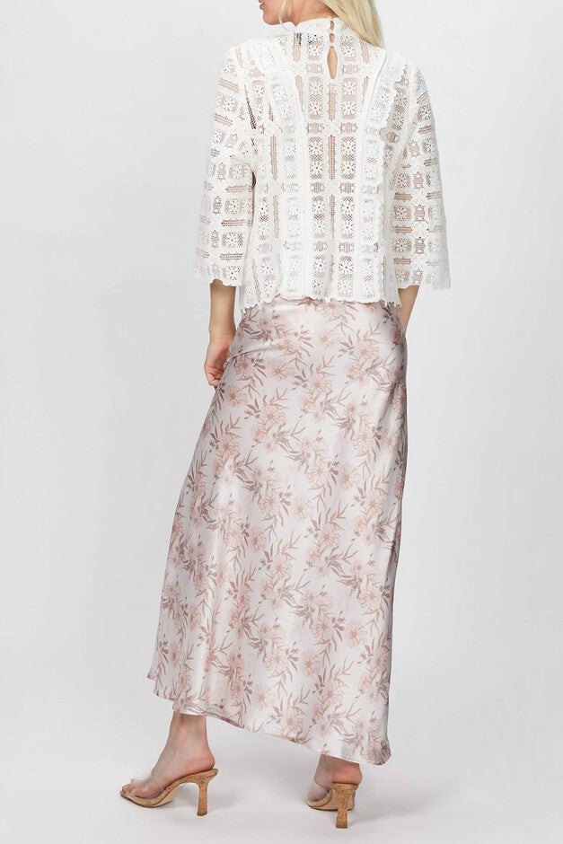 SCALLOPED CROCHET TOP IN WHITE, , alternate image number null