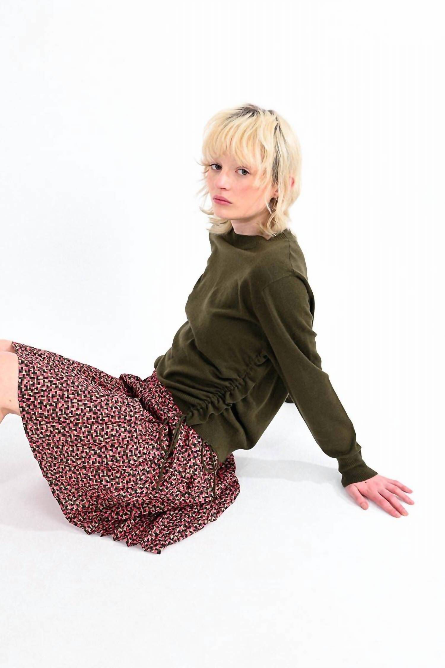 KNIT SWEATER IN OLIVE, Olive / Forest Green, alternate image number 2
