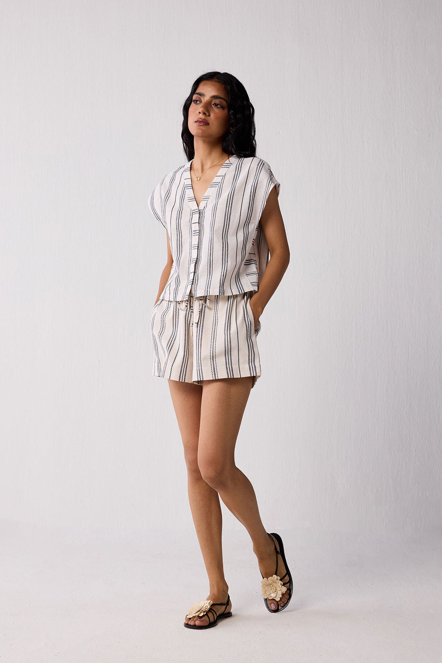 Regular Drawstring Shorts in Stripes, Linear Canvas / Cream, hi-res image number 0