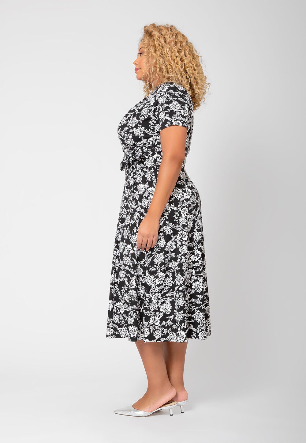 Monique V-Neck Midi Dress, White  Black / White, alternate image number 4