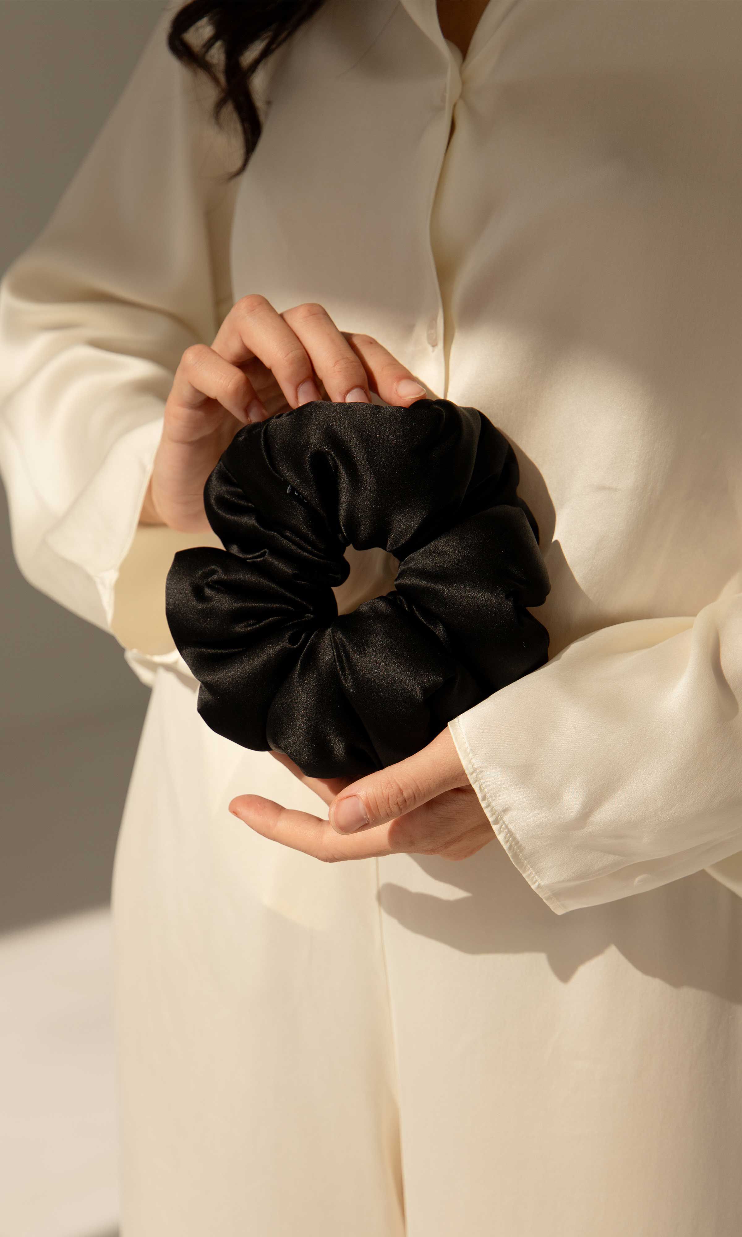 Padded XXL Scrunchie, Black Jade / Black, alternate image number 2