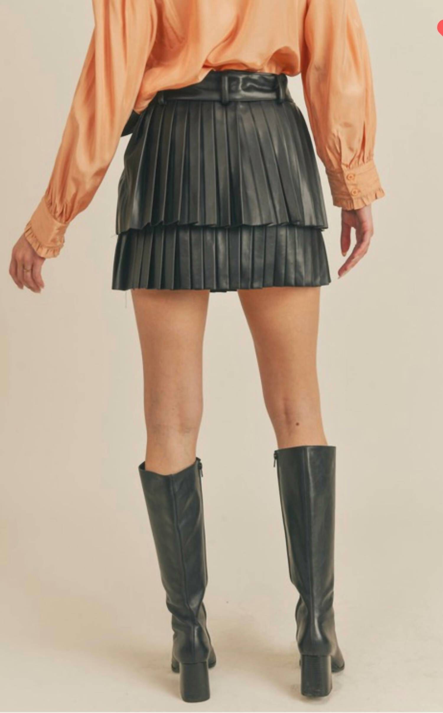 FAUX LEATHER PLEATED MINI SKIRT IN BLACK, , alternate image number 4