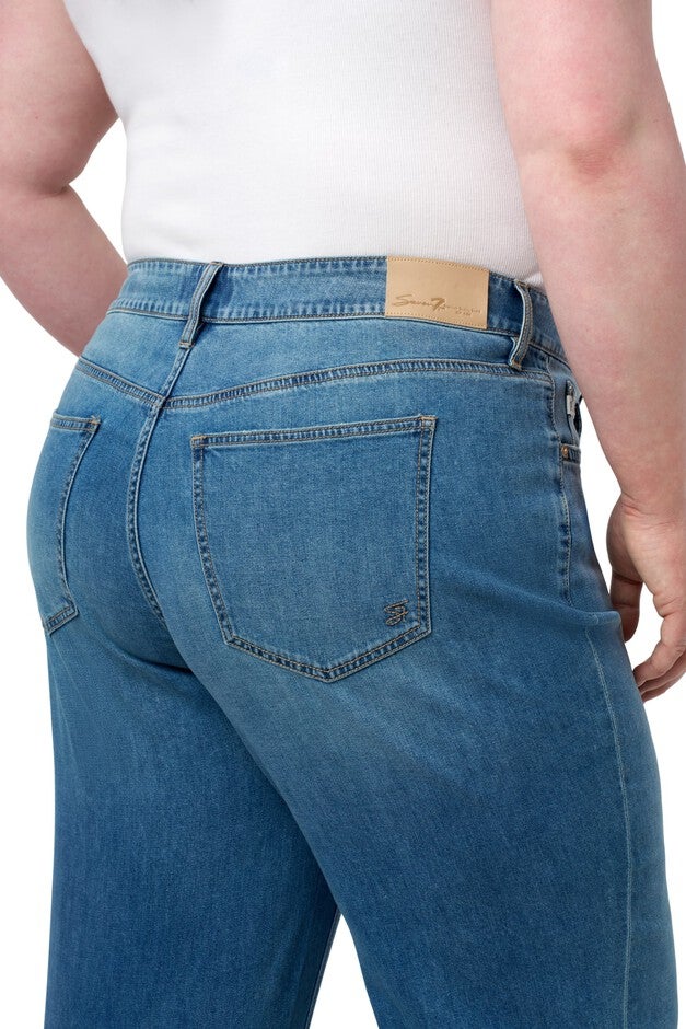 Featherweight Wide Leg, Vegas / Medium Wash, alternate image number 1