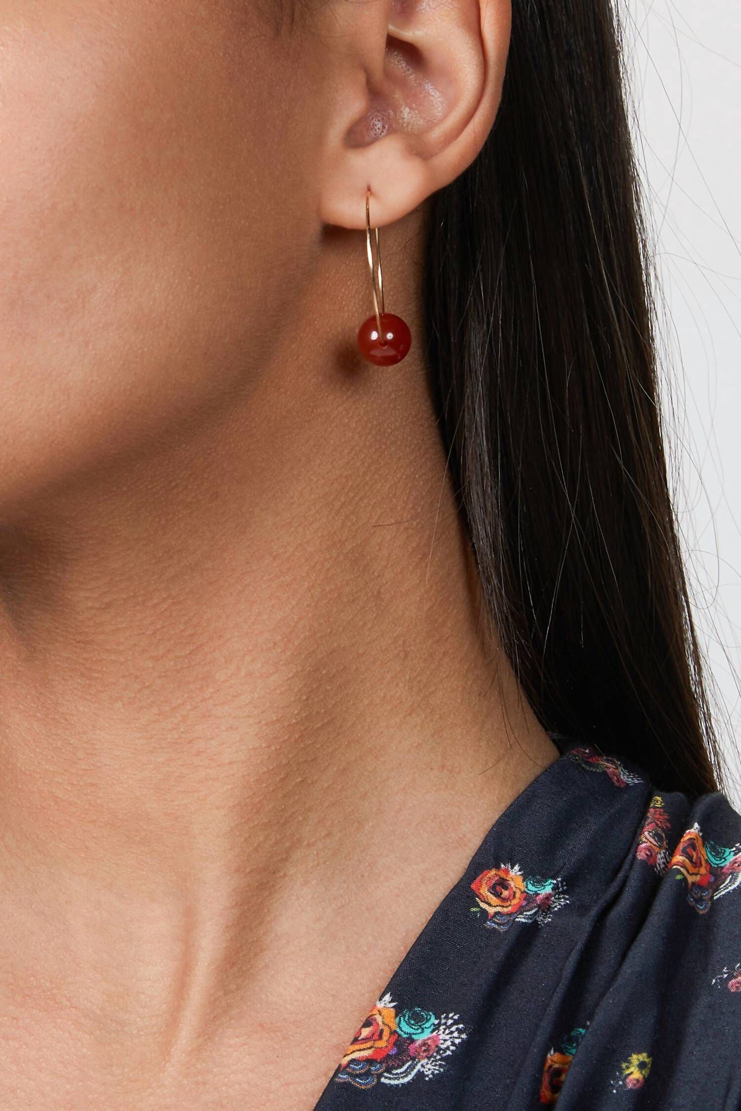 AUDREY HOOP EARRINGS IN GOLD, , alternate image number 7
